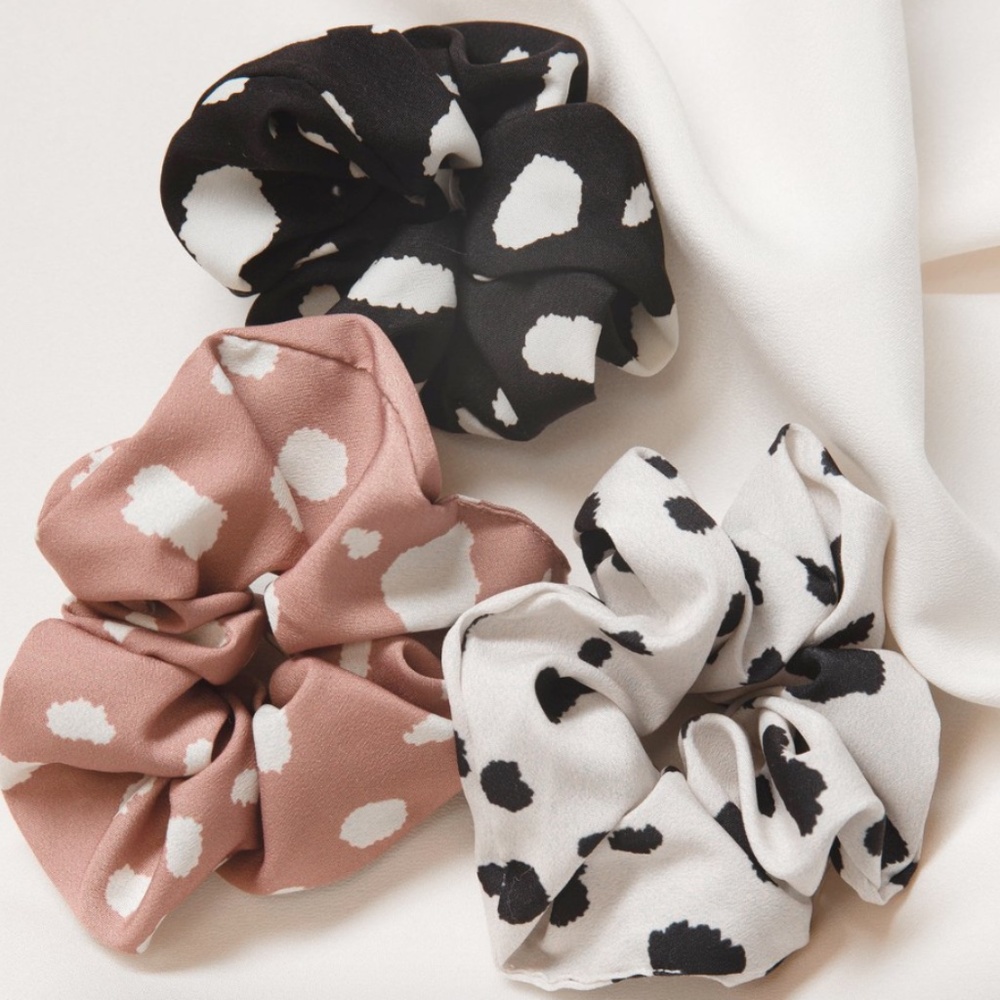 abstract dot scrunchies set